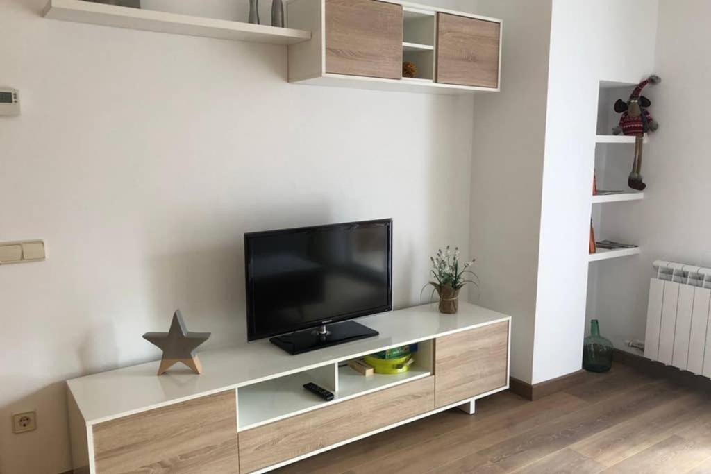 Luminoso Y Acogedor Alojamiento En Sort Apartment Ngoại thất bức ảnh