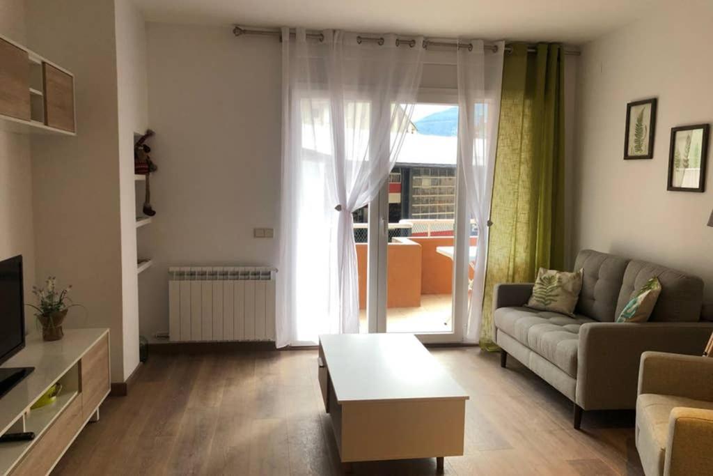 Luminoso Y Acogedor Alojamiento En Sort Apartment Ngoại thất bức ảnh